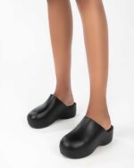 Melissa Fashion SIMONMILLER Bubble Clog Black - Image 2